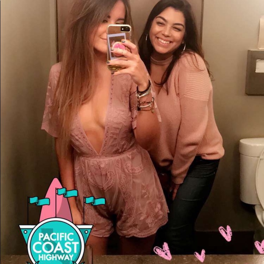 SOLD 🤩 dusty rose honey punch lace romper